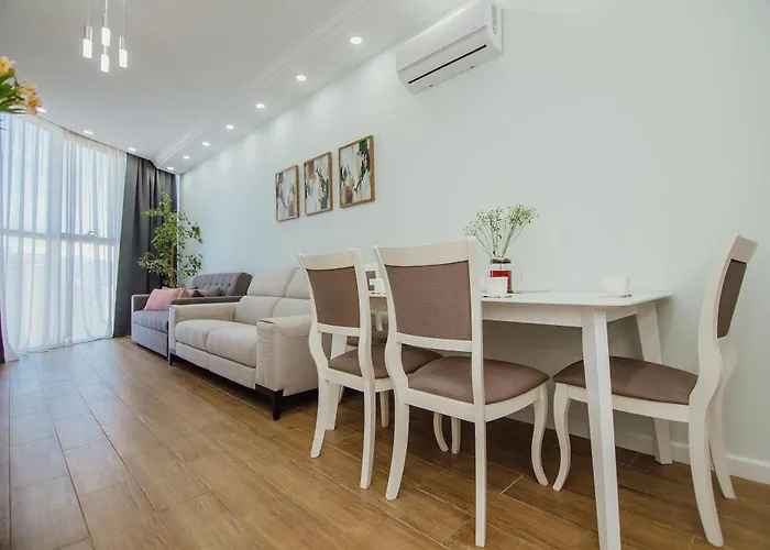 Happy Apartments